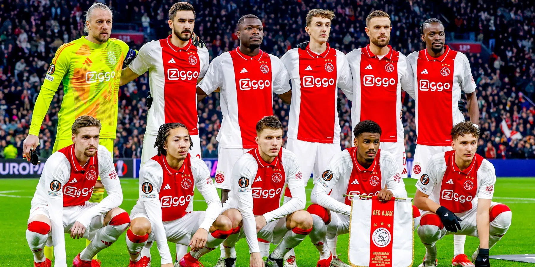 Ajax wil Taylor en Brobbey verkopen door oude contractsituatie