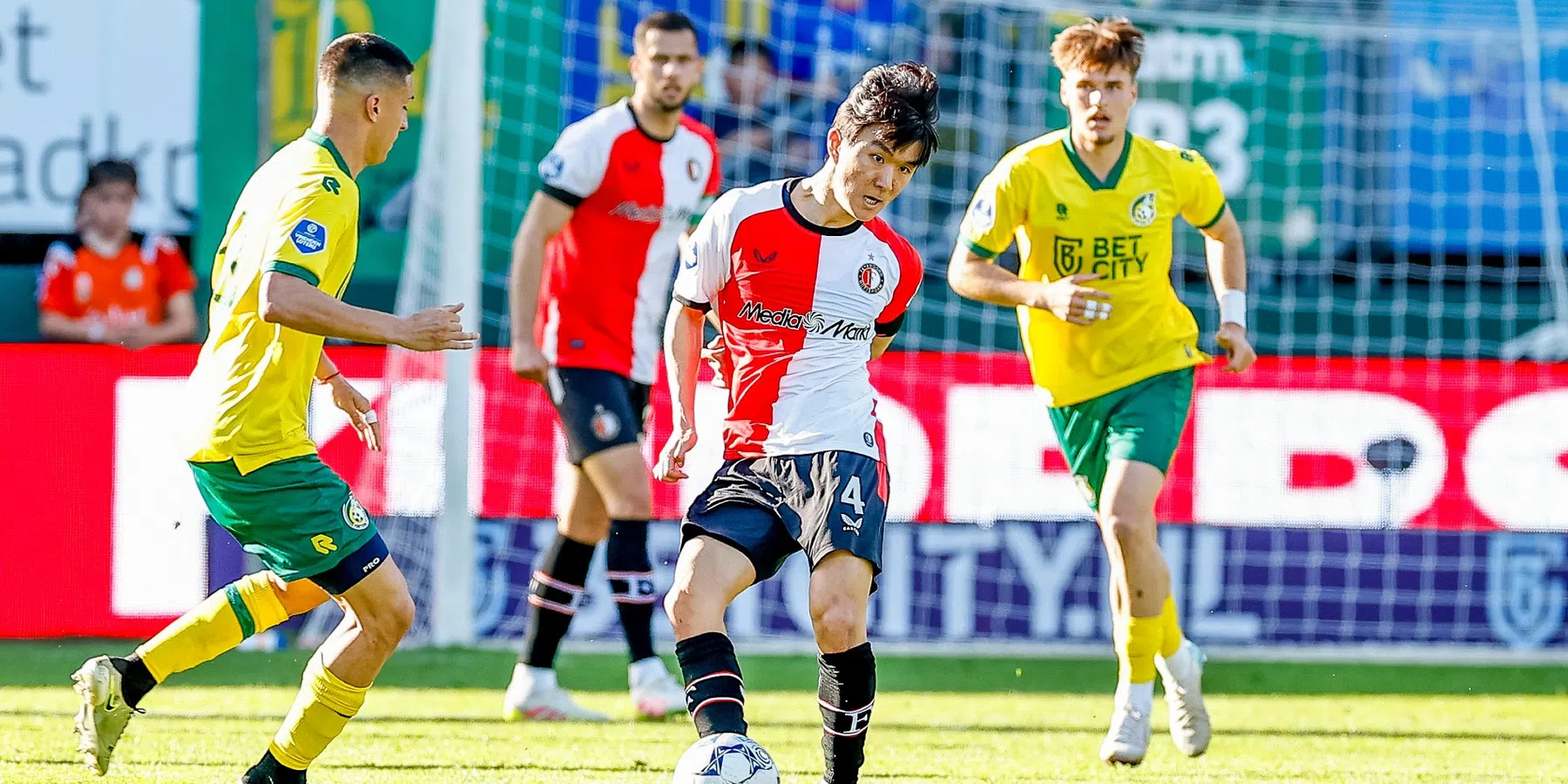 Hwang speelt voor Feyenoord-directeur en wil landgenoot