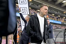 Thumbnail for article: Lang duikt plotseling op bij oude club en verzorgt aftrap: 'De beste aftrap ooit'