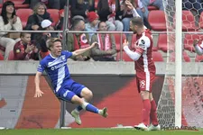 Thumbnail for article: Samoise stevig onder vuur tijdens Antwerp – Gent: "Ligt vaker op de grond dan dat hij voetbalt"
