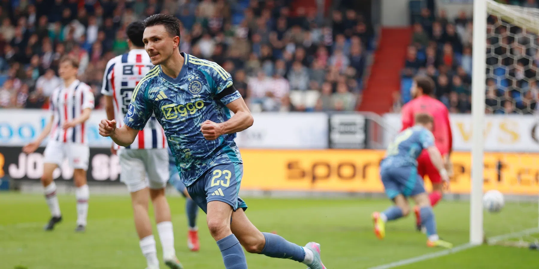 Ajax wint van Willem II door gouden wissels Farioli