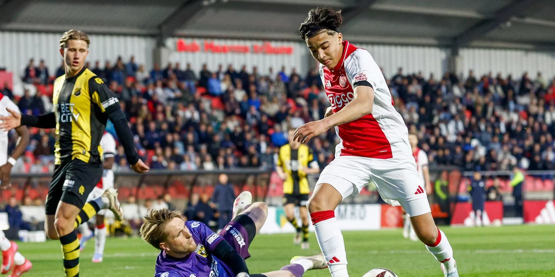 Bounida maakt heerlijke panna tegen Vitesse