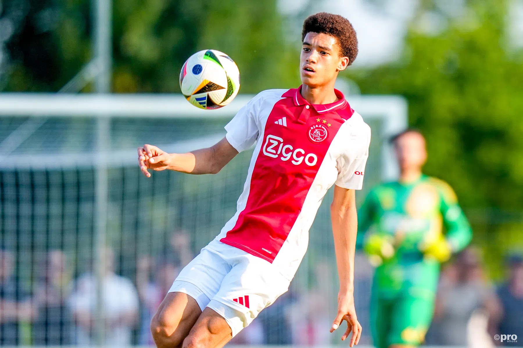 Farioli hield vinger aan pols bij Ajax-talent Bouwman