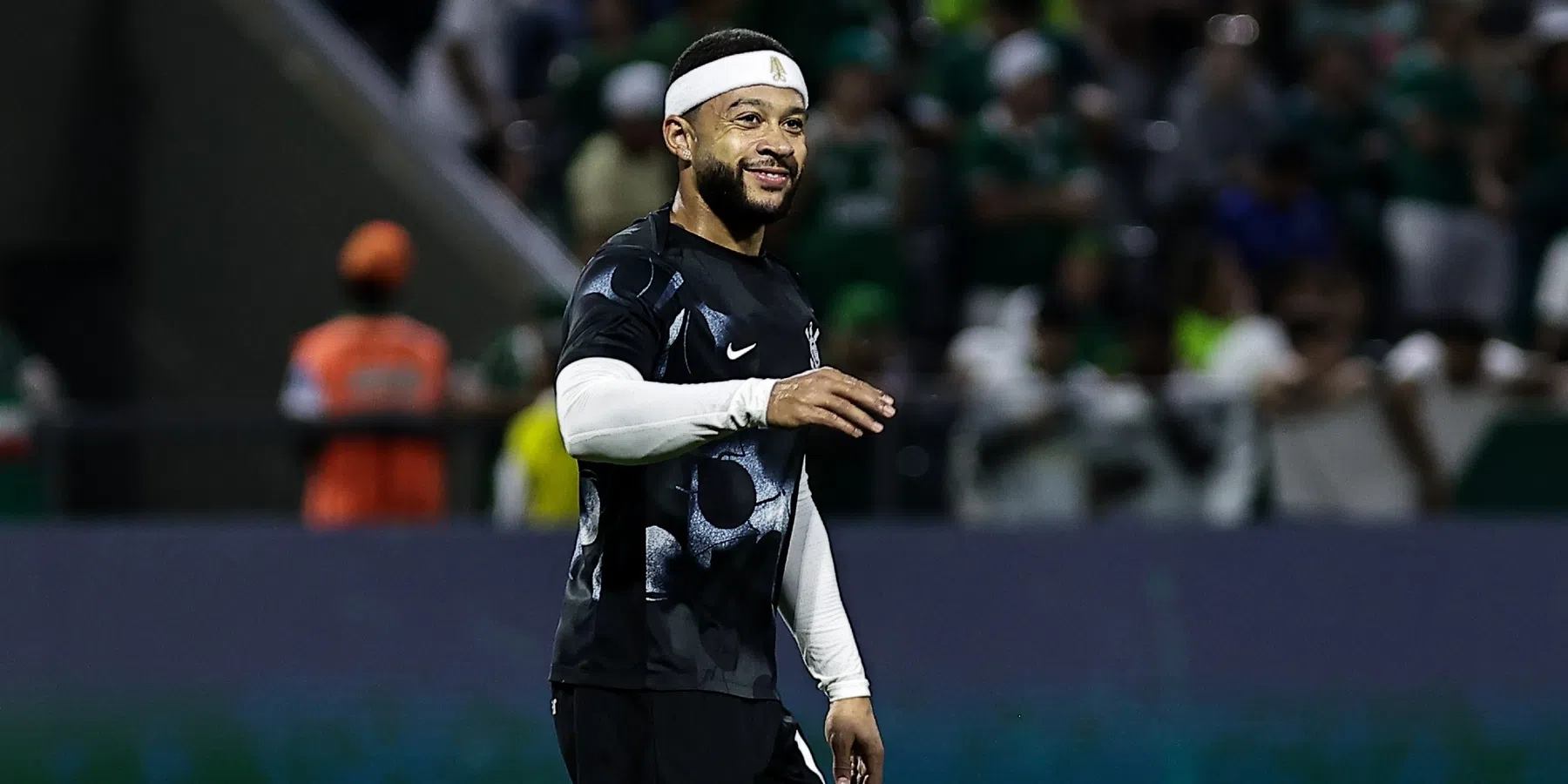 Uitblinker Memphis leidt Corinthians hoogstpersoonlijk naar zege op hekkensluiter