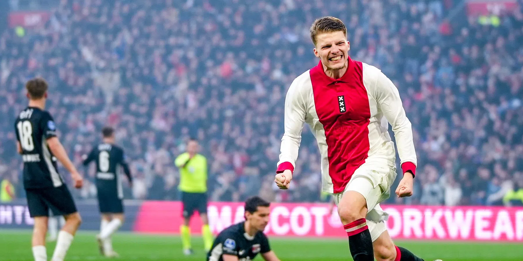 Complimenten voor 'uitstekend herstelde' Ajax-speler: 'Dat straalt vertrouwen uit'
