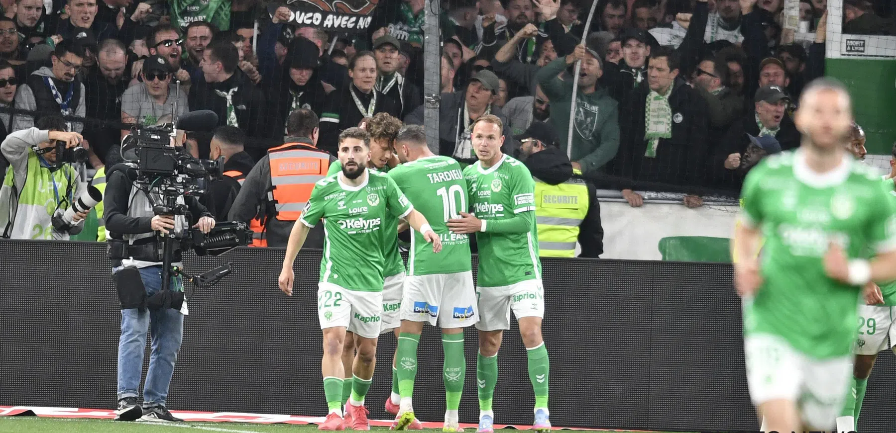Geen rood, wel twee treffers voor matchwinnaar Stassin in gestaakte derby