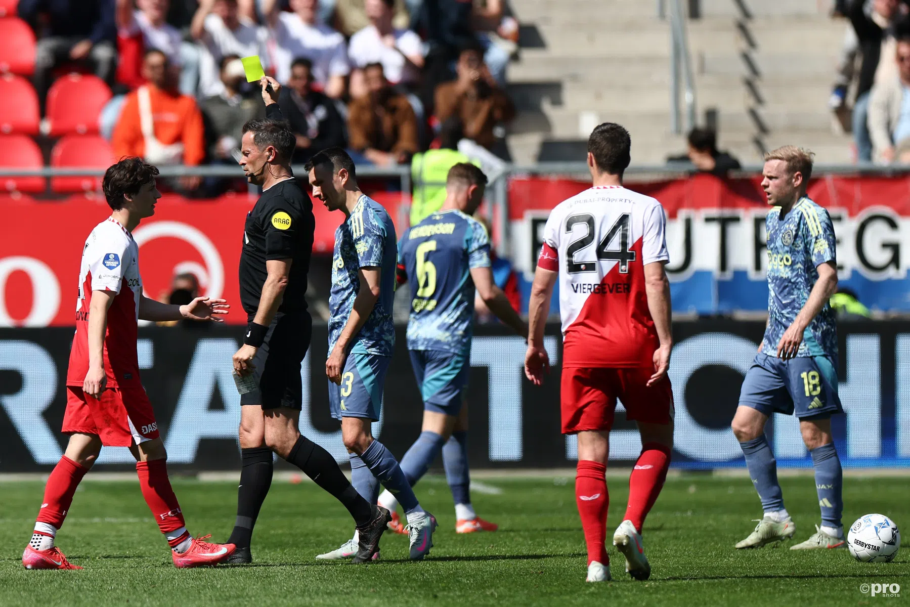 'Grote Nijhuis Show': kritiek op arbiter bij Utrecht - Ajax
