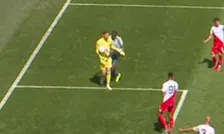 Thumbnail for article: Bizar moment Utrecht - Ajax: Traoré ontsnapt aan rode kaart na kortsluiting