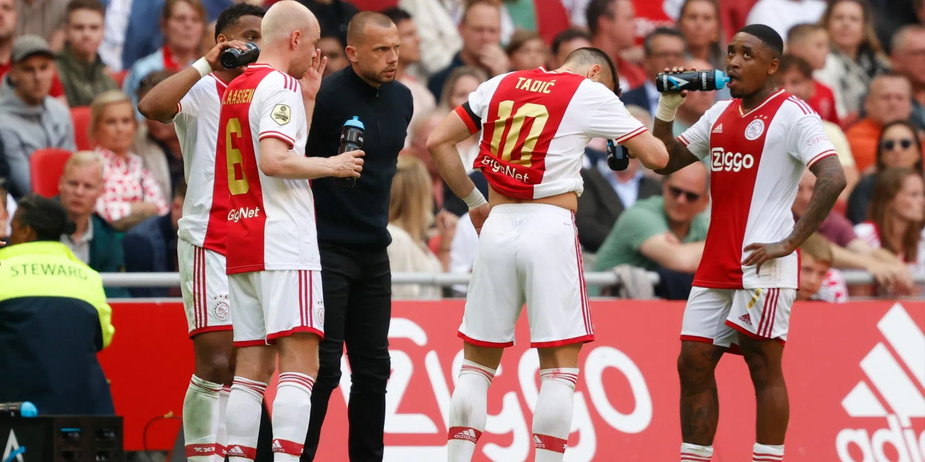 Bergwijn vindt dat Ajax met Heitinga als coach had moeten doorgaan