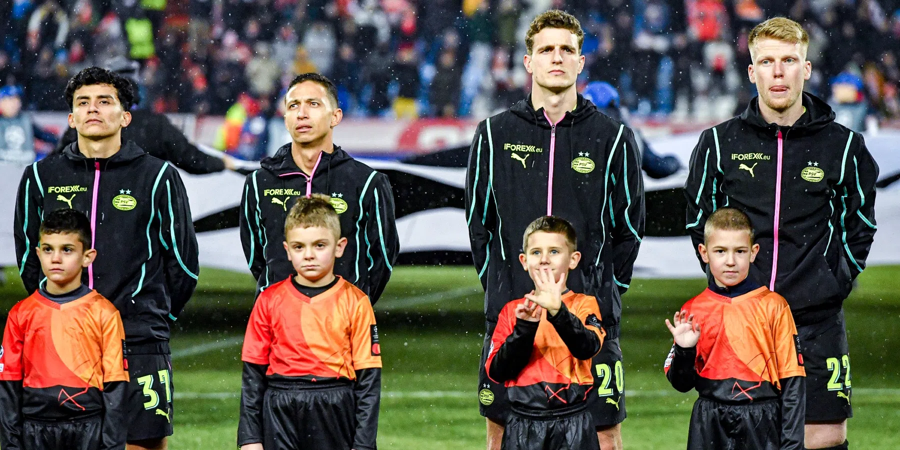 Mauro Junior tekent contractverlenging bij PSV