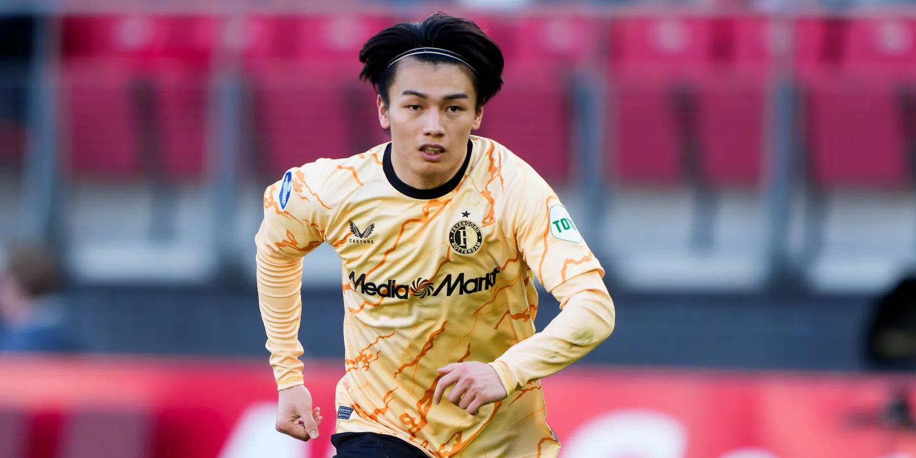 Ayase Ueda over concurrentiestrijd met Gimenez
