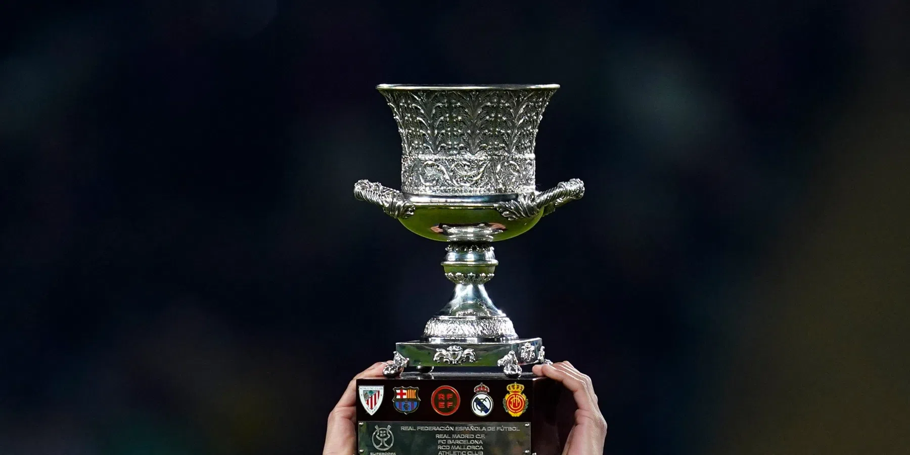 Barça wil treble-droom in leven houden tegen Real na verhitte arbiterdiscussie