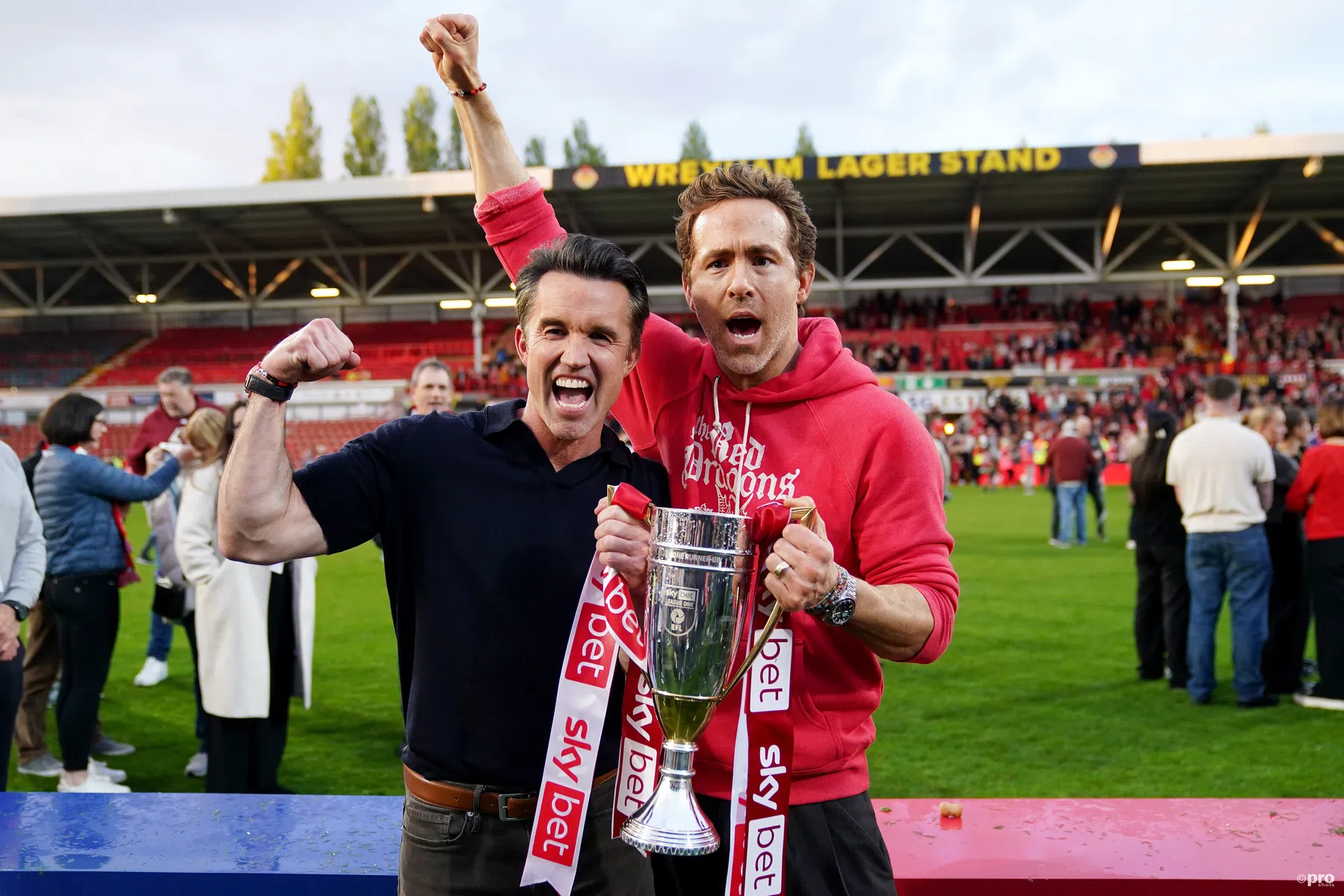 Hollywood-club Wrexham promoveert naar Championship