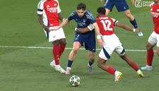 Thumbnail for article: Kvaratskhelia maakt Timber leven zuur: géén penalty, back komt drie keer goed weg