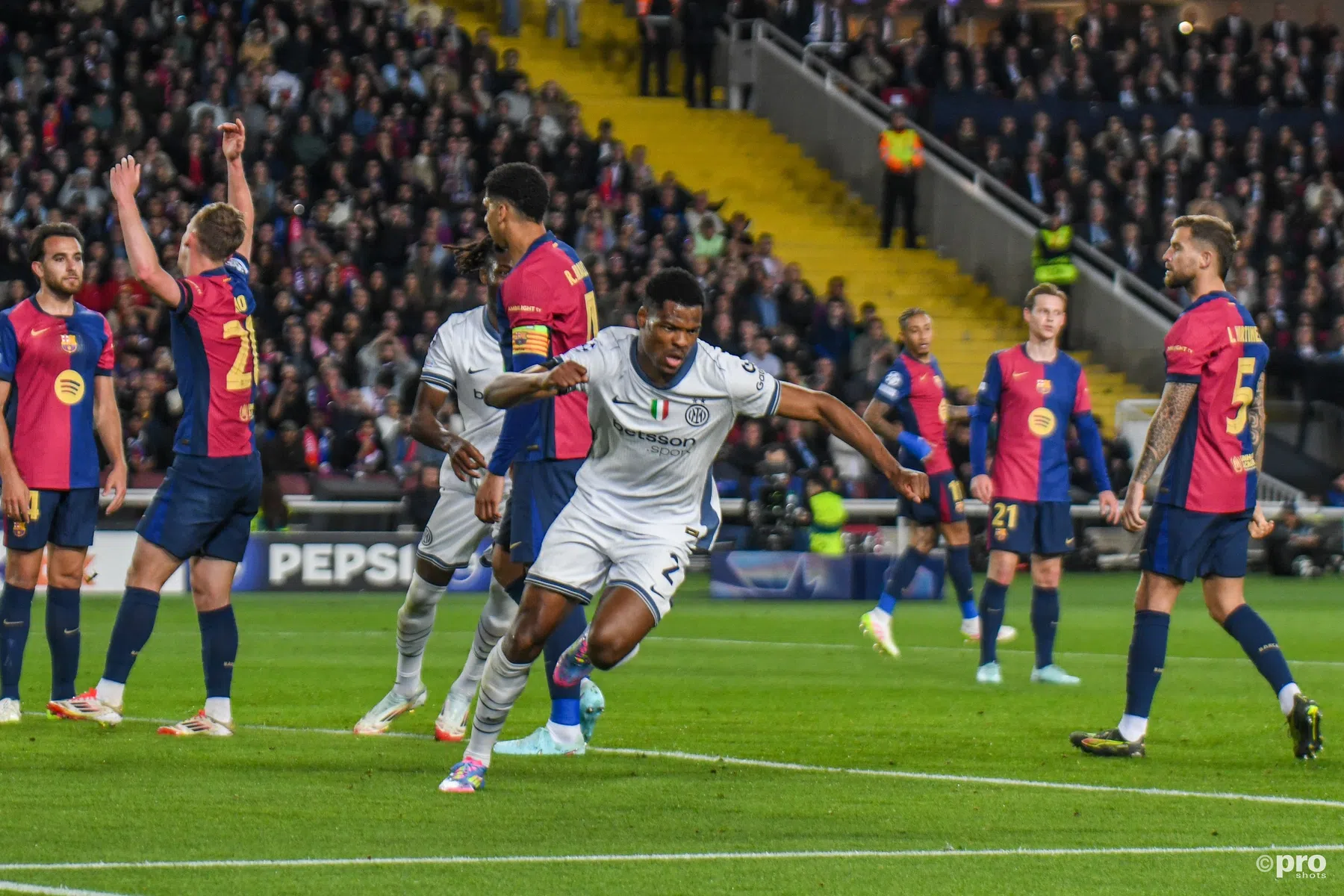 Barça en Inter spelen gelijk in fantastische kraker