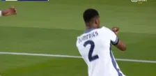 Ongekend: Dumfries doet het nu zelf met fantastische treffer tegen Barcelona