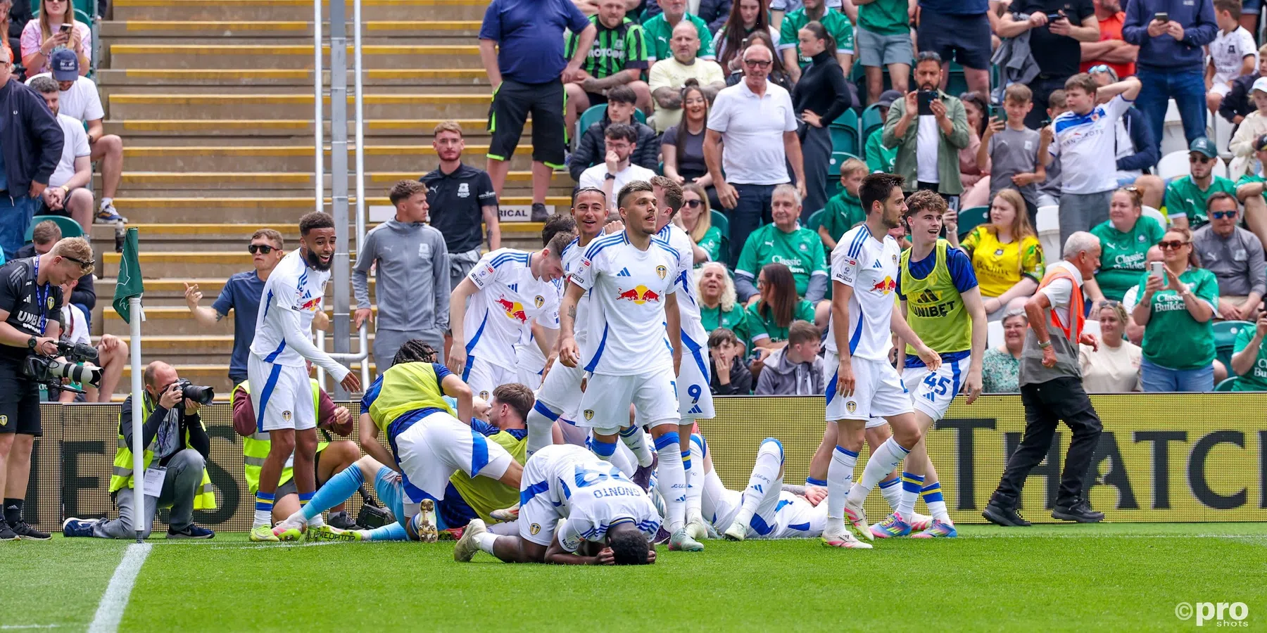 Leeds United kroont zich in thriller tot kampioen, wéér degradatie voor Luton