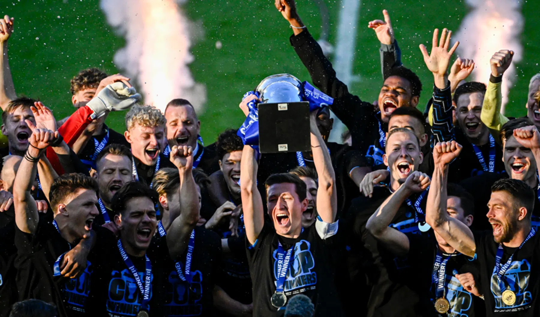 Verheyen en Degryse eren Hans Vanaken: “Een van de iconen van Club Brugge”