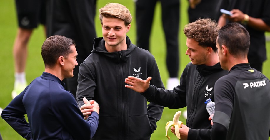 Simon Mignolet aan de kant Nordin Jackers in doel tijdens Club Brugge - RSCA