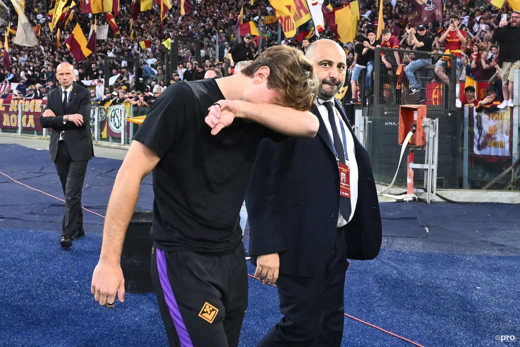 Bove in tranen door weerzien met AS Roma-fans