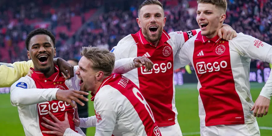 Nieuw thuisshirt van Ajax lekt uit: oude logo terug, ode aan