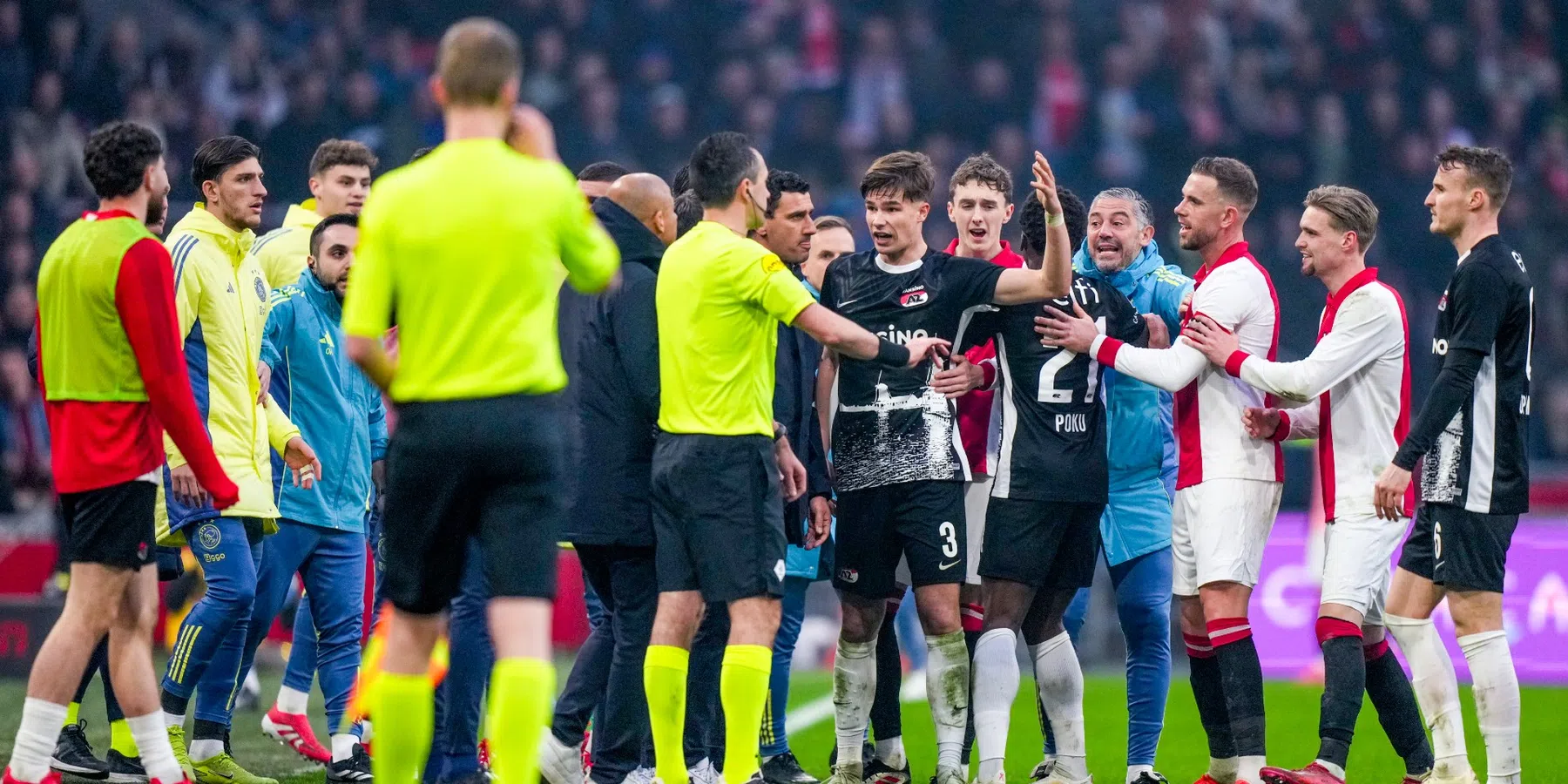 Lindhout werd van Ajax - AZ gehaald, waardoor Higler floot
