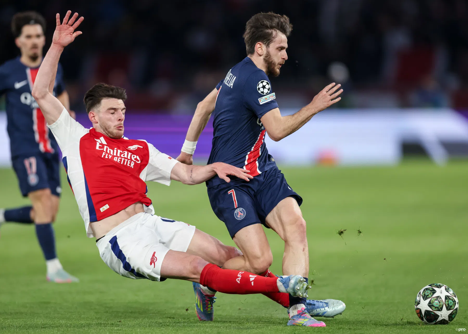 PSG overleeft eerste storm en plaatst zich overtuigend voor finale