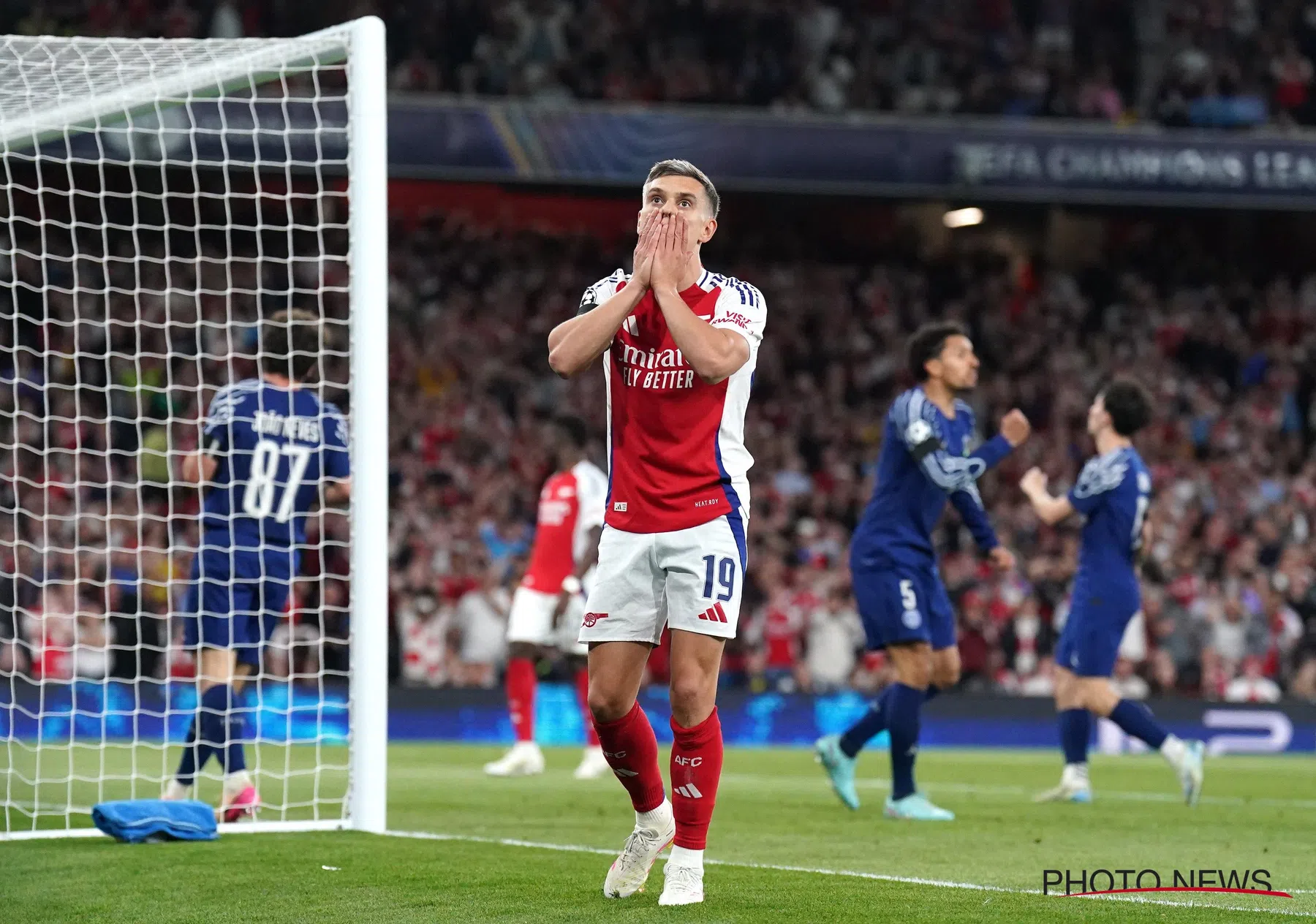 'Leandro Trossard voert gesprekken met Arsenal over contractverlenging'