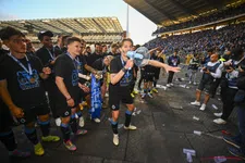Thumbnail for article: Mignolet en Club Brugge vieren bekerwinst met massaal supportersfeest in Lauwe