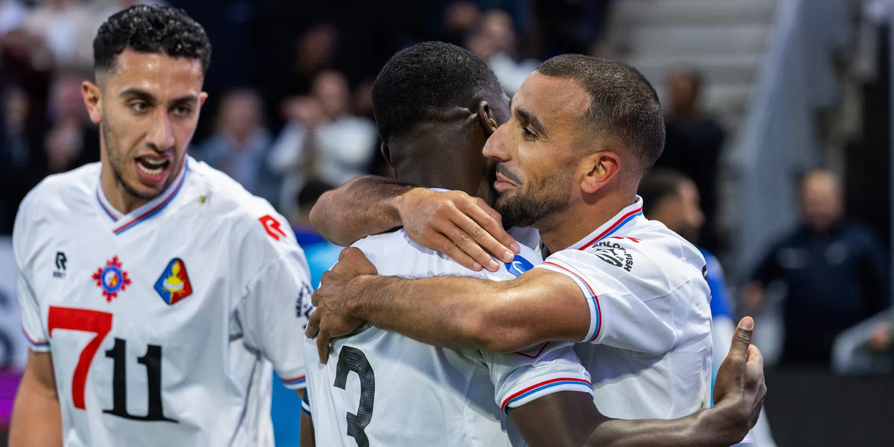 Telstar wint rechtstreekse strijd om play-offs, Van den Brom zwaait af in stijl