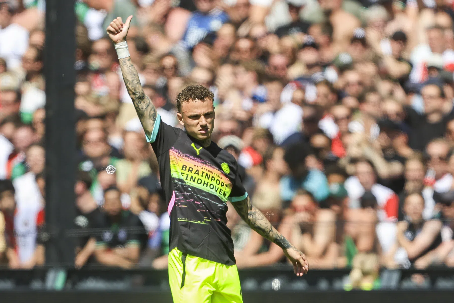 Noa Lang wordt uitgefloten in De Kuip door Feyenoord-fans bij Feyenoord tegen PSV