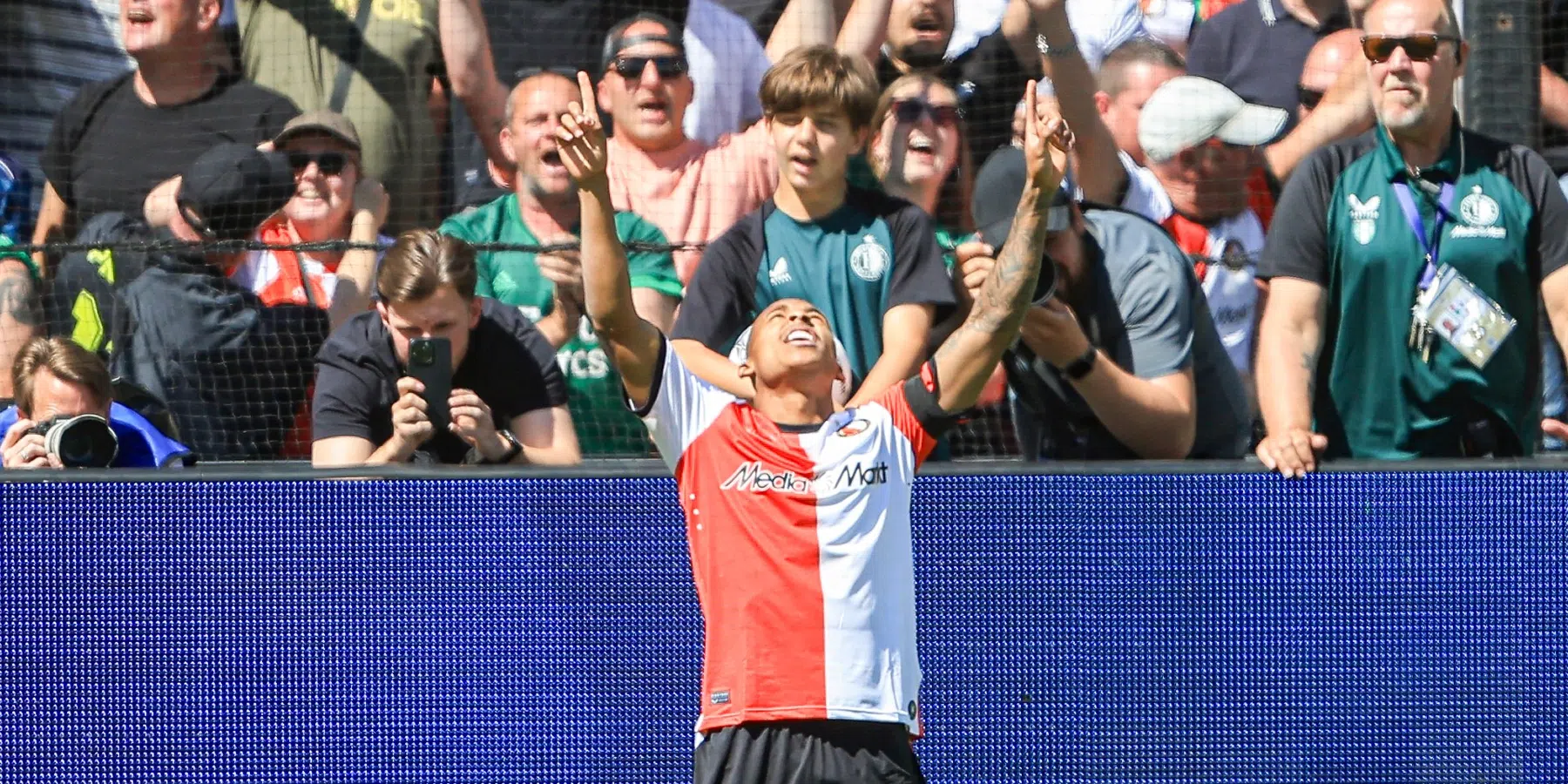 Kijkers geïrriteerd vanaf minuut één bij Feyenoord - PSV: 'Net een oude VHS band'