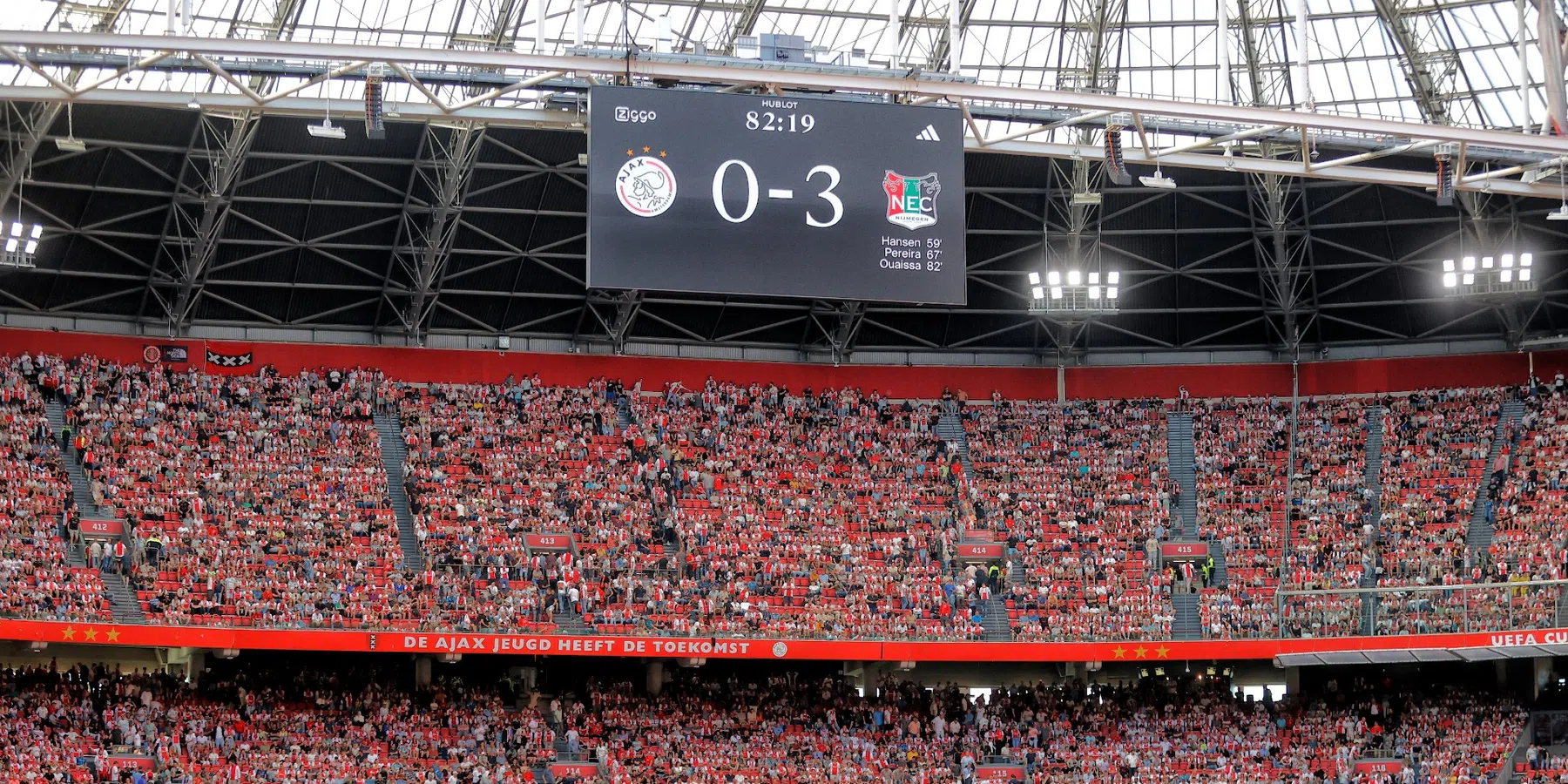 Ajax-titelineenstorting ook nieuws in het buitenland