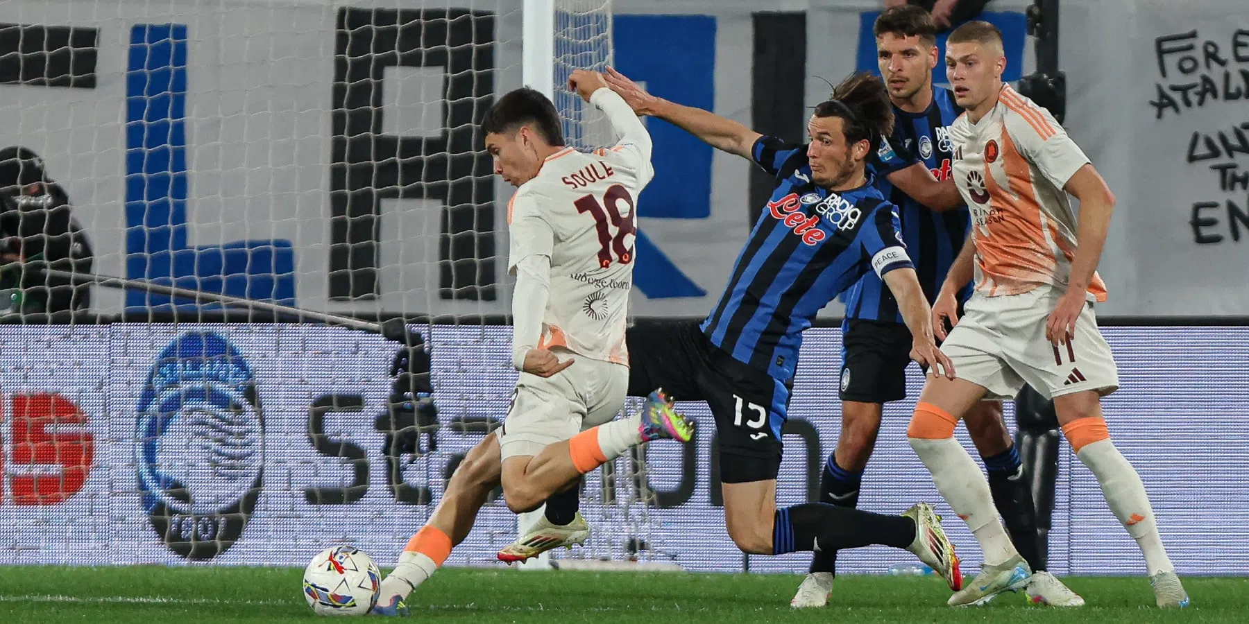 Atalanta verzekert zich met zege op Roma van Champions League-voetbal