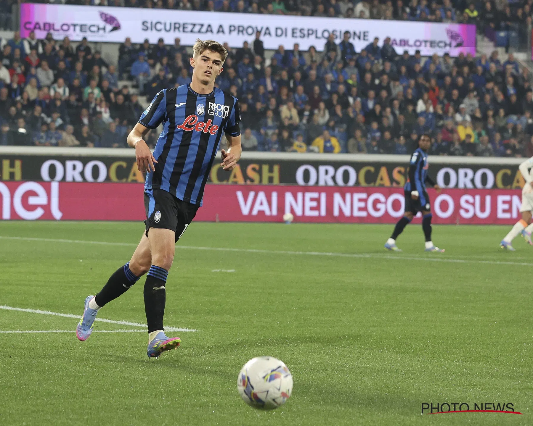 Atalanta verzekert zich met zege op Roma van Champions League-voetbal