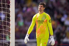 Courtois kon er niet bij: Yamal krult bal lekker binnen in Clasico