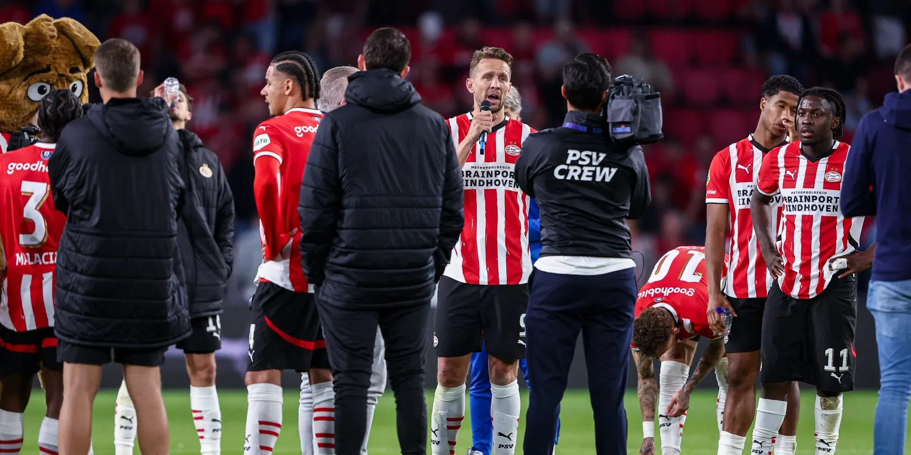Het Philips-stadion barst uit zijn voegen na het laatste fluitsignaal in Groningen
