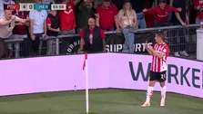 Prachtige beelden: Veerman informeert bij PSV-fans na gejuich in Philips Stadion