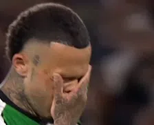 Thumbnail for article: De beelden: emotionele Hartman vecht tegen tranen bij mogelijk Feyenoord-afscheid