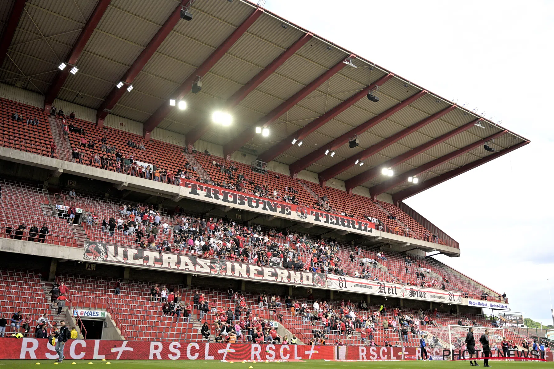 Stadion Standard nog niet voor helft gevuld voor partij tegen Dender