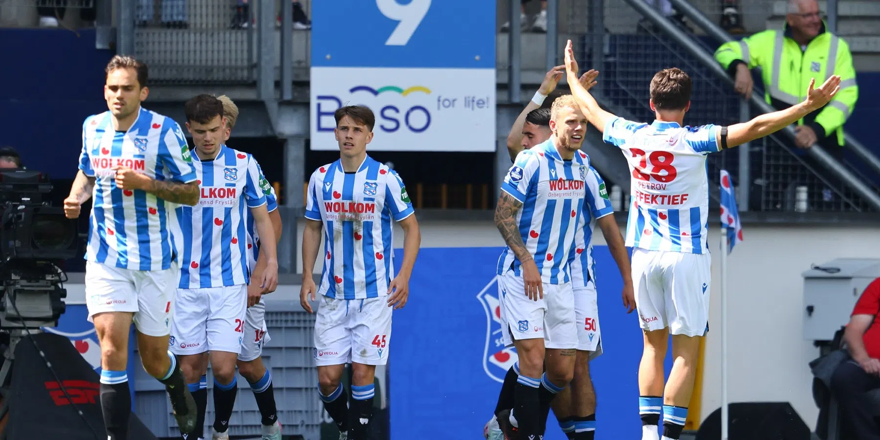 Heerenveen - Feyenoord tijdelijk gestaakt door noodgeval