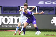 Thumbnail for article: RSCA-fans niet te spreken over duo achterin: 'Een mannequin of een voetballer?!'
