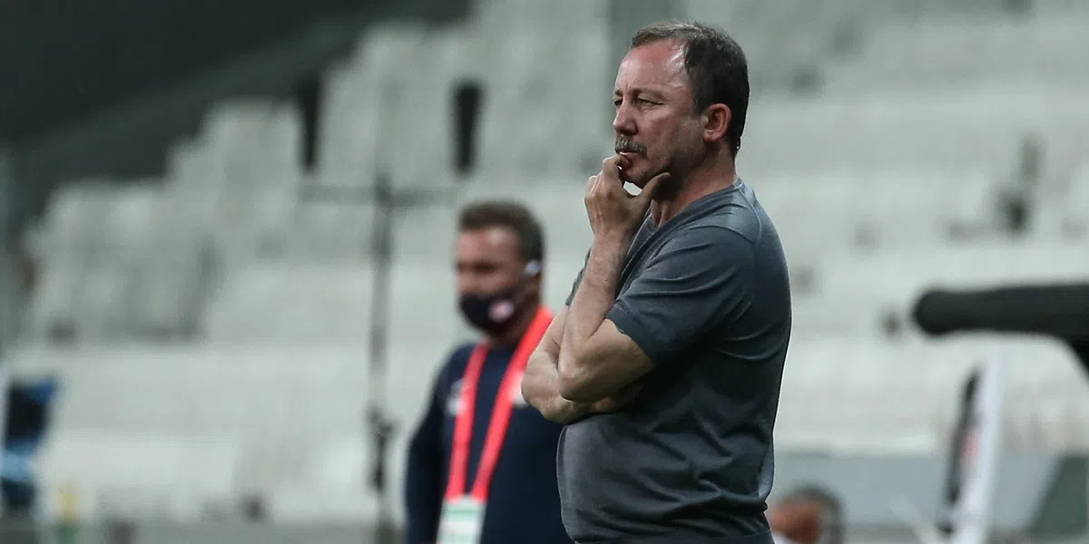 Oud-coach Besiktas hard voor 'toevalstreffer' Farioli: 'Die keeperstrainer...'