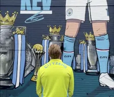 Thumbnail for article: Manchester City eert Kevin de Bruyne: 'King Kev' poseert voor eigen muur