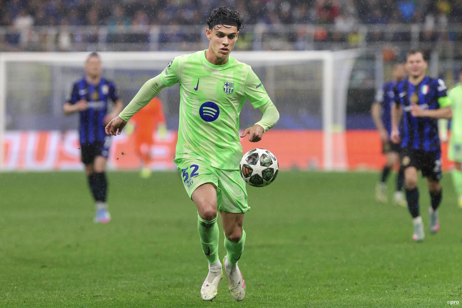'PSV toont interesse in Barça-back Fort'