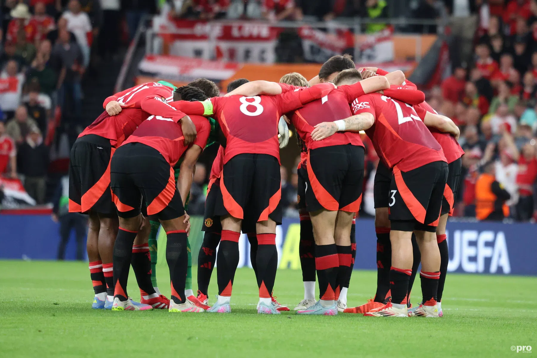 Britse pers snoeihard over rampzalig United