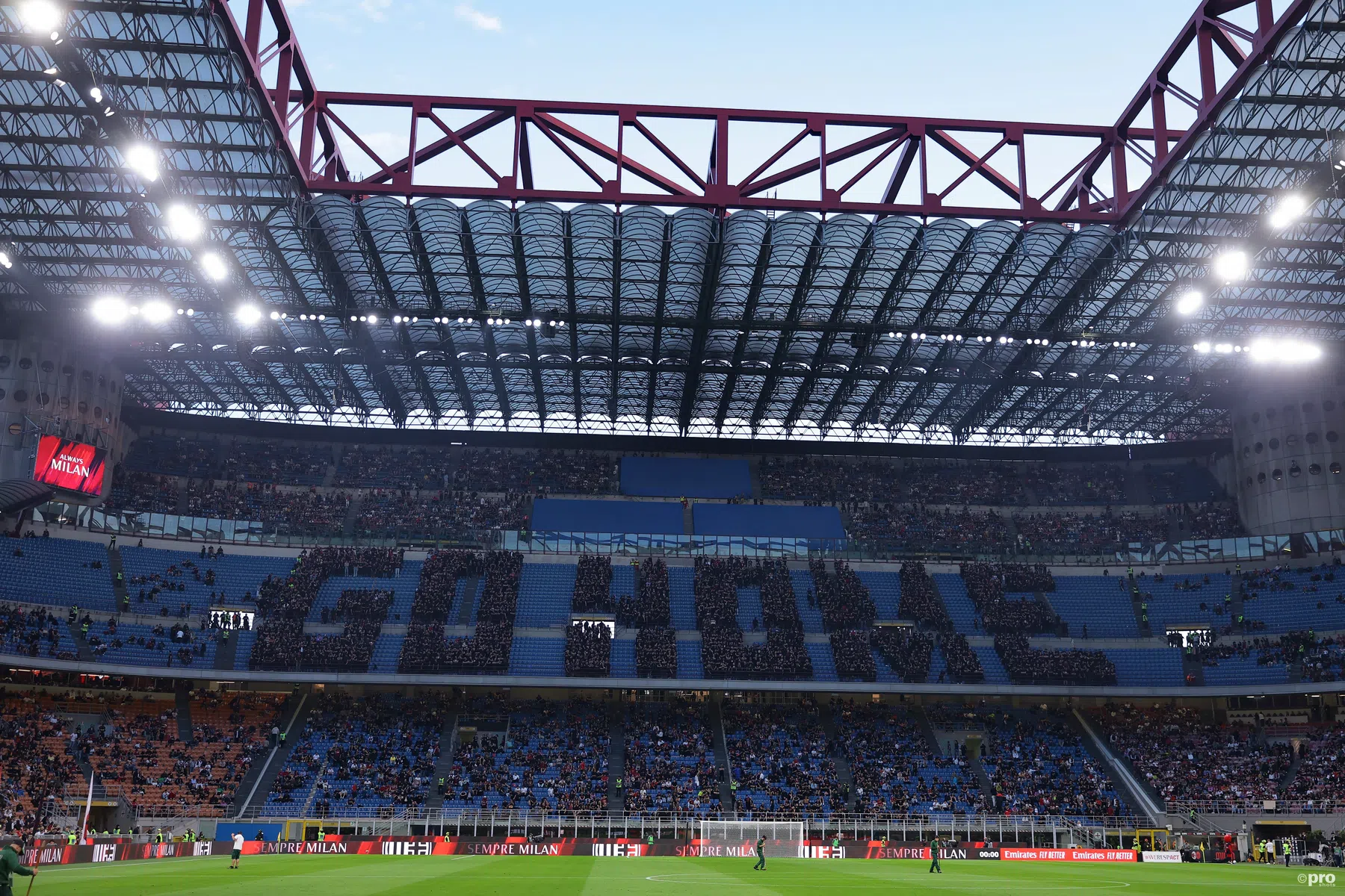AC Milan wint, maar massale protesten van fans