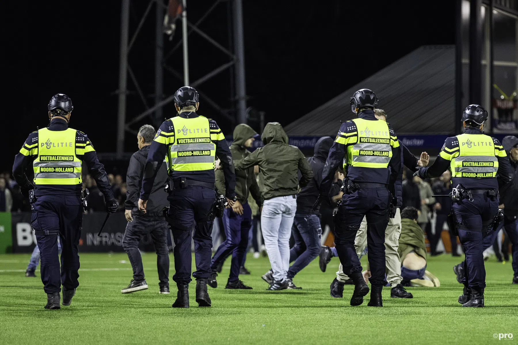 Politie onderzoekt rellen Telstar - Den Bosch