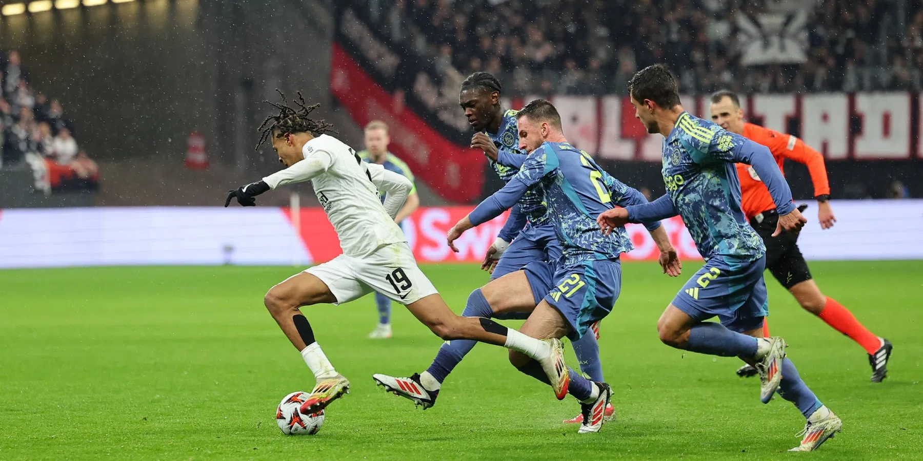 'Van den Boomen maanden aan de kant bij Ajax'