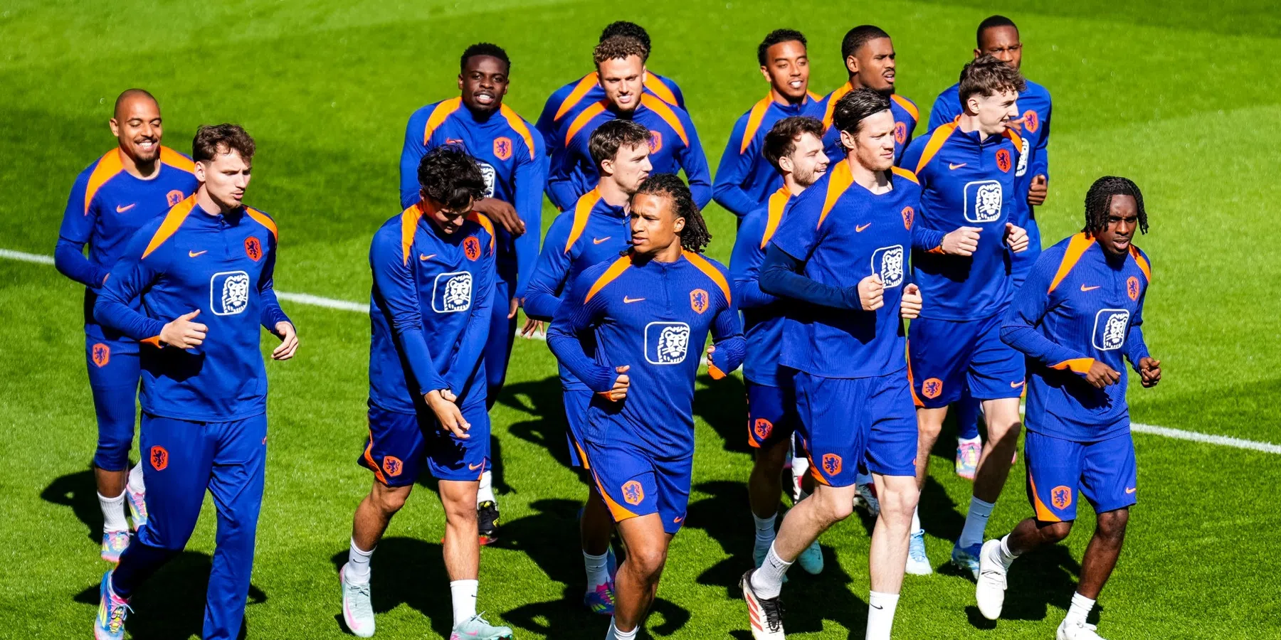 Koemen en 7 A-internationals op Oranje-training